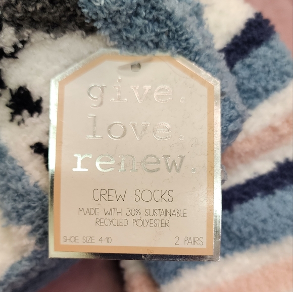 Give. Love. Renew. Women's 4-Pair Bundle Lounge Cozy Fuzzy Crew Socks- One Size - Picture 6 of 7